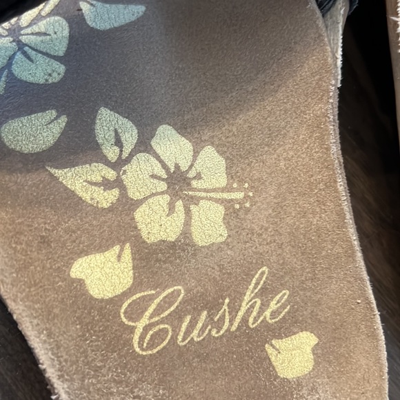 Cushe ladies sandals. EUC. Size US 7. Euro 38 - Picture 2 of 5